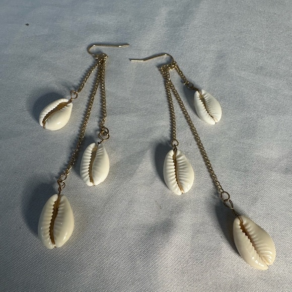 Three chain dangle cowrie shell earrings - Picture 3 of 7